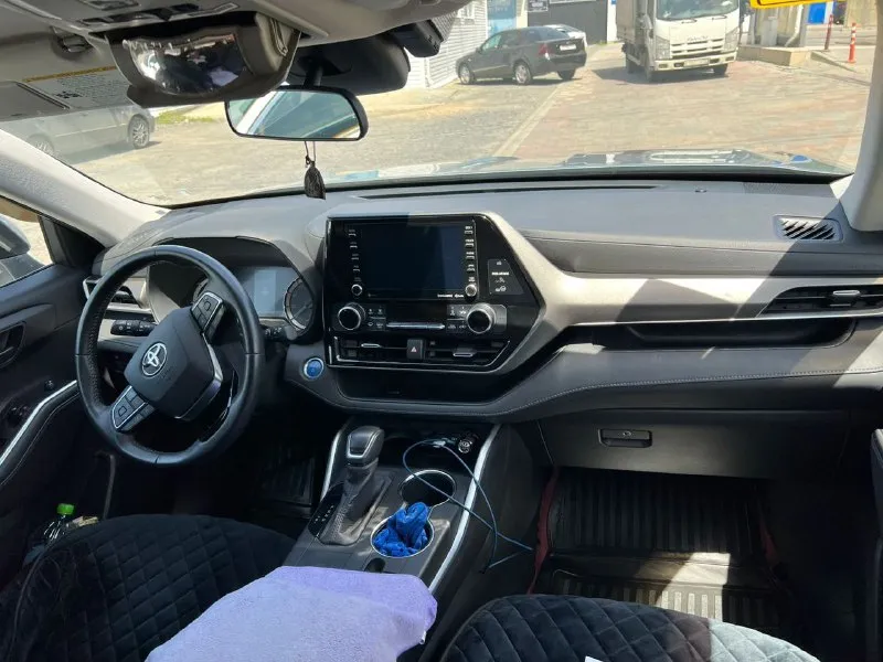 Владелец. тоета хайлендер гибрид 2020г v 2.5 4+4.248л. с. в превосдном состоянии. регистрация днр. .... - фотография