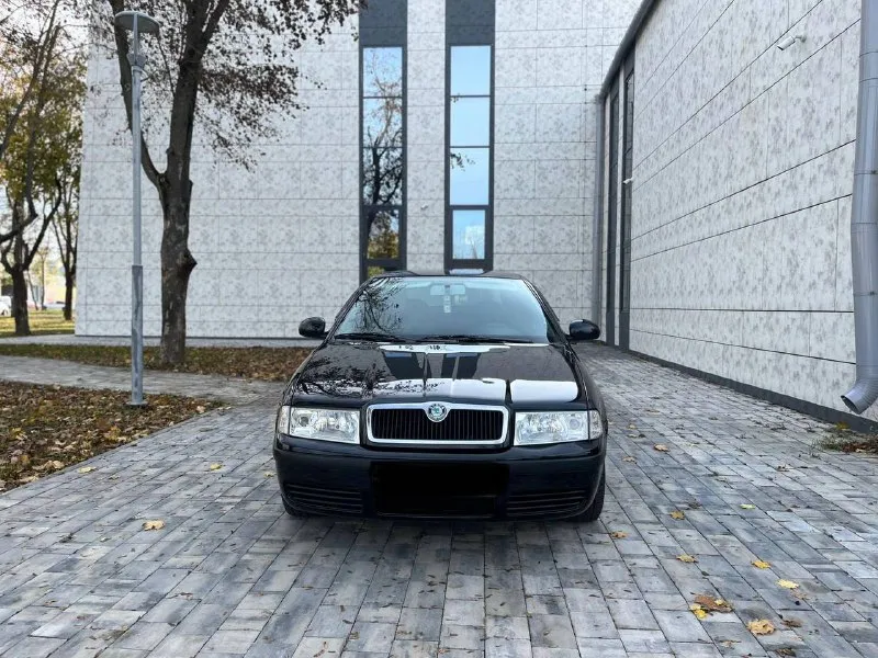 Шкода октавия тур 2009 года 1.6 механика пробег 116000 тыс родной 1000% готов на любые проверки, без дтп весь автомобиль в родной краски!все стекла включая лобовые родные состояние автомобиля идеальное! вложений никаких не требует все обслужено, было сделано то замена грм ролика свечи масло в моторе состояние салона как новое! два комплекта ключей повторюсь авто в идеальном состоянии такую шкоду нечасто встретишь осмотр город мариуполь цена 785000тыс рублей по всей вопросам звоните +79497195733 - фотография - 2