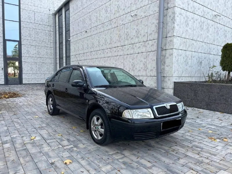 Шкода октавия тур 2009 года 1.6 механика пробег 116000 тыс родной 1000% готов на любые проверки, без дтп весь автомобиль в родной краски!все стекла включая лобовые родные состояние автомобиля идеальное! вложений никаких не требует все обслужено, было сделано то замена грм ролика свечи масло в моторе состояние салона как новое! два комплекта ключей повторюсь авто в идеальном состоянии такую шкоду нечасто встретишь осмотр город мариуполь цена 785000тыс рублей по всей вопросам звоните +79497195733 - фотография - 3