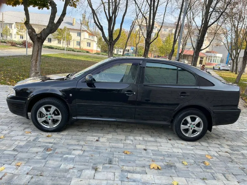 Шкода октавия тур 2009 года 1.6 механика пробег 116000 тыс родной 1000% готов на любые проверки, без дтп весь автомобиль в родной краски!все стекла включая лобовые родные состояние автомобиля идеальное! вложений никаких не требует все обслужено, было сделано то замена грм ролика свечи масло в моторе состояние салона как новое! два комплекта ключей повторюсь авто в идеальном состоянии такую шкоду нечасто встретишь осмотр город мариуполь цена 785000тыс рублей по всей вопросам звоните +79497195733 - фотография - 4