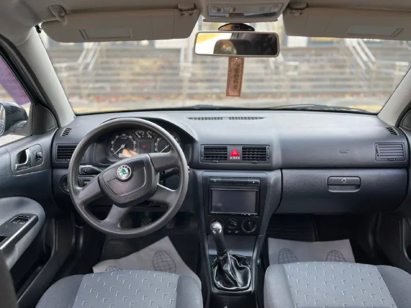 Шкода октавия тур 2009 года 1.6 механика пробег 116000 тыс родной 1000% готов на любые проверки, без дтп весь автомобиль в родной краски!все стекла включая лобовые родные состояние автомобиля идеальное! вложений никаких не требует все обслужено, было сделано то замена грм ролика свечи масло в моторе состояние салона как новое! два комплекта ключей повторюсь авто в идеальном состоянии такую шкоду нечасто встретишь осмотр город мариуполь цена 785000тыс рублей по всей вопросам звоните +79497195733 - фотография - 8