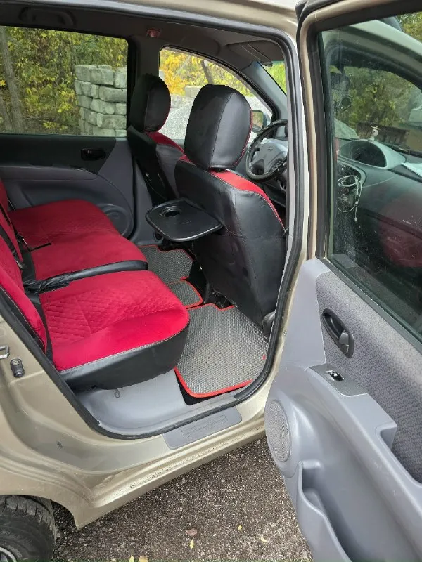 Продам hyundai матрикс 2006 год. мотор 1.6. газ -бензин. газ вписан. кондеционер. стеклоподьемники. коробка механика. рыжиков нет. мотор стоит контрактный. вписаный в техпаспорт. машина была украинская не пригон. зима на штампах прошла один сезон и резина и диски. цена 550 тыс. руб. телефон. +79493069027. связь плохая пишите либо смс либо на этом номере телега. машина находиться в горловке. 📞 звоните: +7(949)3069027 - фотография - 2