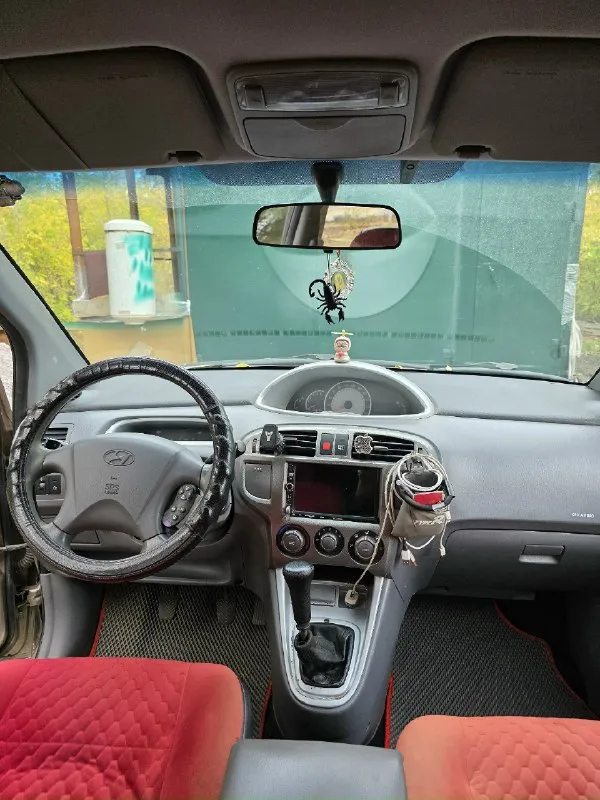 Продам hyundai матрикс 2006 год. мотор 1.6. газ -бензин. газ вписан. кондеционер. стеклоподьемники. коробка механика. рыжиков нет. мотор стоит контрактный. вписаный в техпаспорт. машина была украинская не пригон. зима на штампах прошла один сезон и резина и диски. цена 550 тыс. руб. телефон. +79493069027. связь плохая пишите либо смс либо на этом номере телега. машина находиться в горловке. 📞 звоните: +7(949)3069027 - фотография - 3