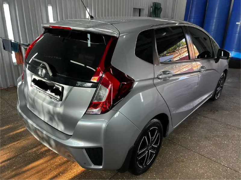 Продам автомобиль honda fit 2017 г. в. объём двс 1,5. состояние отличное, полностью обслужена и вложений не требует. масло двс и акп заменено. летняя + зимняя резина в комплекте. тел: +7(949)9388133 цена :1 250 000 руб. - фотография - 3
