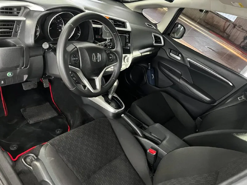 Продам автомобиль honda fit 2017 г. в. объём двс 1,5. состояние отличное, полностью обслужена и вложений не требует. масло двс и акп заменено. летняя + зимняя резина в комплекте. тел: +7(949)9388133 цена :1 250 000 руб. - фотография - 5