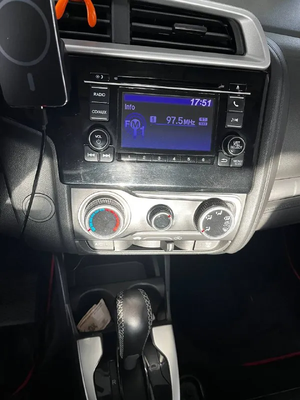 Продам автомобиль honda fit 2017 г. в. объём двс 1,5. состояние отличное, полностью обслужена и вложений не требует. масло двс и акп заменено. летняя + зимняя резина в комплекте. тел: +7(949)9388133 цена :1 250 000 руб. - фотография - 7