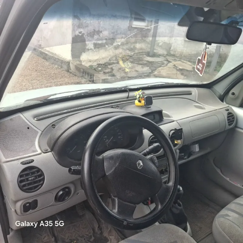 Продам renault кенгу 2002 год, 5 дверка, газ/бензин (газ снят, отдам весь комплект). пробило проклад... - фотография