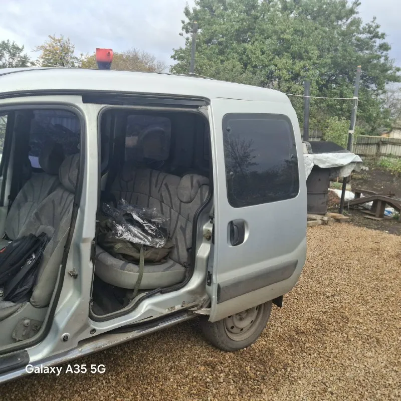 Продам renault кенгу 2002 год, 5 дверка, газ/бензин (газ снят, отдам весь комплект). пробило прокладку, в остальном на ходу. отдам за 100 тыс. рос. руб. находится в донецке, киевский район. переоформление без проблем!!! собственник!!! +79494131790 виталий 📞 звоните: +7(949)4131790 - фотография - 4