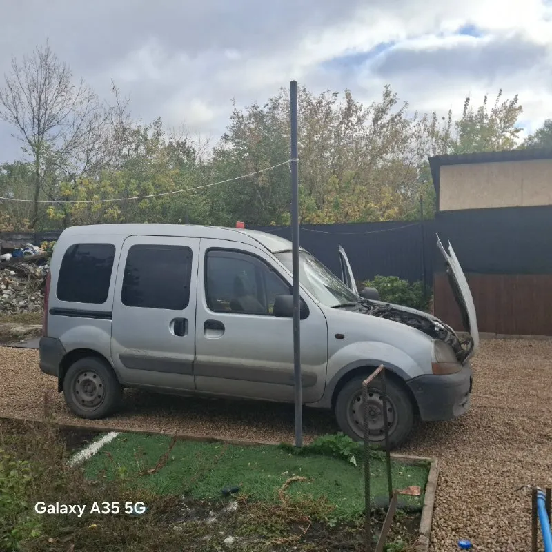 Продам renault кенгу 2002 год, 5 дверка, газ/бензин (газ снят, отдам весь комплект). пробило прокладку, в остальном на ходу. отдам за 100 тыс. рос. руб. находится в донецке, киевский район. переоформление без проблем!!! собственник!!! +79494131790 виталий 📞 звоните: +7(949)4131790 - фотография - 5