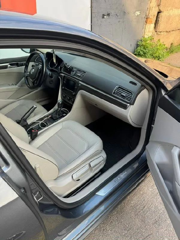 🚗 Volkswagen passat рестайлинг 📅 год: 2016-2017 | ⏱ пробег: 144000 км (родной) ⚙️ двигатель: 1.8 tsi (gen 3) 180 л. С. | коробка: надёжный автомат aisin ✨ предмаксимальная комплектация — есть всё для комфорта и удовольствия: • бесключевой доступ, система start/stop • кожаный салон, люк • новый мультимедиа-экран 8” / 64 гб с carplay и android auto • камера заднего вида • кондиционер • подогрев сидений (3 режима) • мультируль • электропривод и подогрев зеркал • полный электропакет • подушки безопасности • лед свет 🔧 состояние: полностью обслужен, вложений не требует — сел и поехал! Шикарная большая машина 🚙 📷 дополнительные фото и видео — вышлю по запросу. 📄 документы в порядке, учёт рф, переоформление без проблем. 💰 цена: 1 800 000 ₽ (торг у капота) возможна продажа в кредит‼️ 📍 донецк +79493113978 максим
📞 Звоните: +7(949)3113978 - фотография - 6
