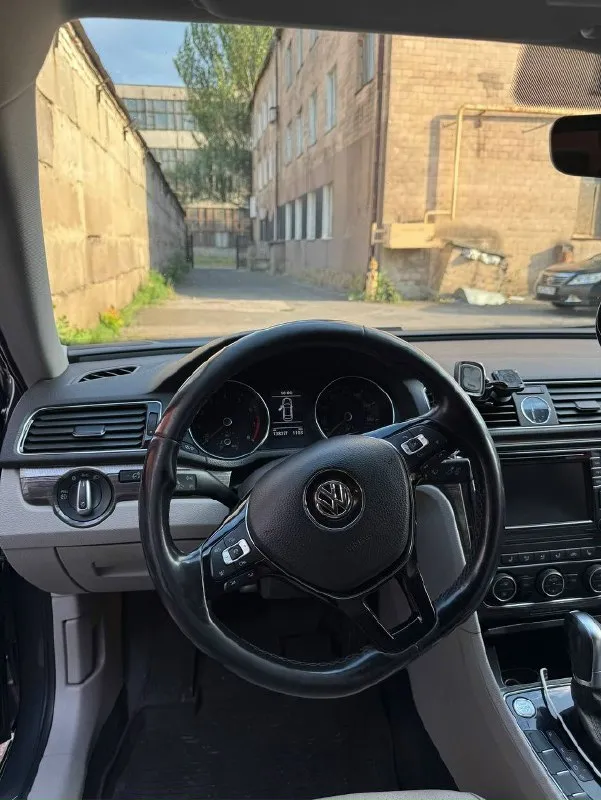 🚗 Volkswagen passat рестайлинг 📅 год: 2016-2017 | ⏱ пробег: 144000 км (родной) ⚙️ двигатель: 1.8 tsi (gen 3) 180 л. С. | коробка: надёжный автомат aisin ✨ предмаксимальная комплектация — есть всё для комфорта и удовольствия: • бесключевой доступ, система start/stop • кожаный салон, люк • новый мультимедиа-экран 8” / 64 гб с carplay и android auto • камера заднего вида • кондиционер • подогрев сидений (3 режима) • мультируль • электропривод и подогрев зеркал • полный электропакет • подушки безопасности • лед свет 🔧 состояние: полностью обслужен, вложений не требует — сел и поехал! Шикарная большая машина 🚙 📷 дополнительные фото и видео — вышлю по запросу. 📄 документы в порядке, учёт рф, переоформление без проблем. 💰 цена: 1 800 000 ₽ (торг у капота) возможна продажа в кредит‼️ 📍 донецк +79493113978 максим
📞 Звоните: +7(949)3113978 - фотография - 8