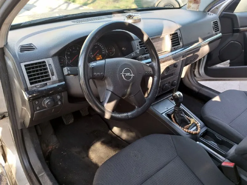 Продам opel сигнум 2004г. в. двигатель 2,2. кпп механика. пробег 168000₽ родной! авто в хорошем состоянии! есть пару косяков по кузову, на работу никак не влияют! машина полностью оцинкованная, поэтому гнили нет вообще!!! в 2021 году была пригнана из германии под заказ. там один хозяин и здесь один. авто надёжное и просторное! сел, поехал! в данный момент находится в ростове, но пригон в донецк, естественно, обсуждается. вопросы, дополнительные фото и видео по телефону. цена 450000₽. торг уместен. тел. +79896153653, +79782005114(вацап). 📞 звоните: +7(989)6153653 - фотография - 10