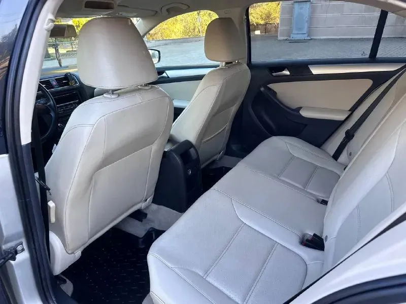 Продам volkswagen jetta se 2013 г. В. , двигатель 2.5 л. , акпп - 6 ступенчатый aisin, 170 л. С. , пробег 164 тыс. Км. Автомобиль в полном порядке, двигатель работает хорошо, масло не ест, акпп переключает быстро, без пинков или рывков, ходовая не стучит и не гремит, салон в отличном состоянии. Расходники поменяны, на хорошей зимней резине. Я собственник. Цена: 1150000 р. + торг. Город донецк, днр, +79494770204
📞 Звоните: +7(949)4770204 - фотография - 4