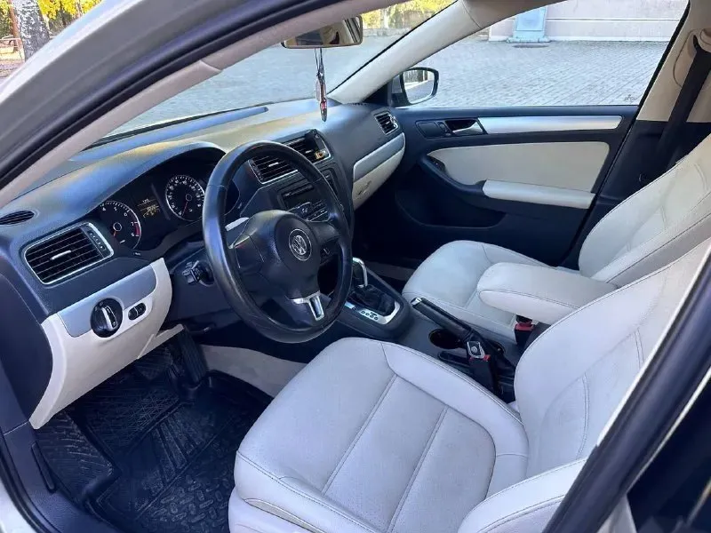 Продам volkswagen jetta se 2013 г. В. , двигатель 2.5 л. , акпп - 6 ступенчатый aisin, 170 л. С. , пробег 164 тыс. Км. Автомобиль в полном порядке, двигатель работает хорошо, масло не ест, акпп переключает быстро, без пинков или рывков, ходовая не стучит и не гремит, салон в отличном состоянии. Расходники поменяны, на хорошей зимней резине. Я собственник. Цена: 1150000 р. + торг. Город донецк, днр, +79494770204
📞 Звоните: +7(949)4770204 - фотография - 6