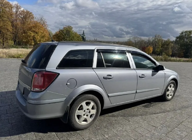 Продам opel astra h универсал 2005 двигатель z18хе, объем 1,8. бензин, механика. за машиной ухаживал... - фотография