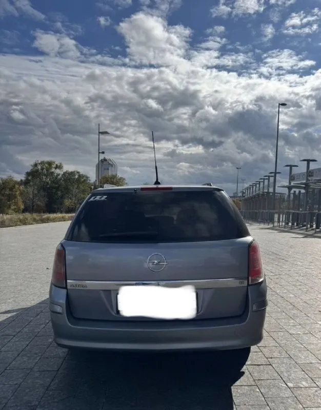 Продам opel astra h универсал 2005 двигатель z18хе, объем 1,8. бензин, механика. за машиной ухаживал. пробег 256000 30000 назад был сделаный поршня новые голова сделана маслосъемные колпачки новые масло не ест ни грамма. авто в отличном состоянии. по технике полностью обслуженный, без вложений. кузов в хорошем состоянии. кондиционер, круиз-контроль, мульти руль, обогрев заднего стекла, обогрев боковых зеркал + зимняя резина. любые проверки на вашем сто. я собственник любое переоформление штрафов запретов нет ! один владелец птс оригинал ! цена 800 000 торг на месте !!! +79490833154 олег донецк 📞 звоните: +7(949)0833154 - фотография - 2