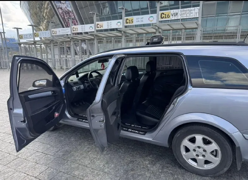 Продам opel astra h универсал 2005 двигатель z18хе, объем 1,8. бензин, механика. за машиной ухаживал. пробег 256000 30000 назад был сделаный поршня новые голова сделана маслосъемные колпачки новые масло не ест ни грамма. авто в отличном состоянии. по технике полностью обслуженный, без вложений. кузов в хорошем состоянии. кондиционер, круиз-контроль, мульти руль, обогрев заднего стекла, обогрев боковых зеркал + зимняя резина. любые проверки на вашем сто. я собственник любое переоформление штрафов запретов нет ! один владелец птс оригинал ! цена 800 000 торг на месте !!! +79490833154 олег донецк 📞 звоните: +7(949)0833154 - фотография - 3