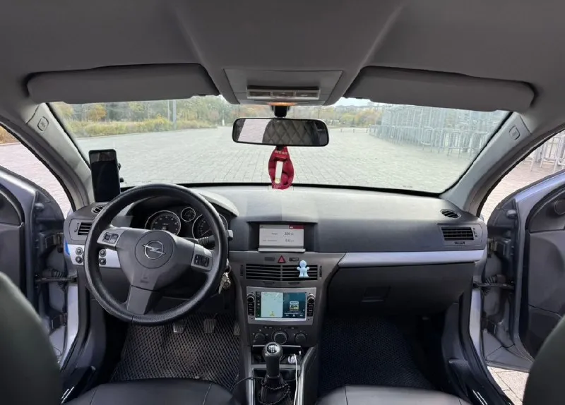 Продам opel astra h универсал 2005 двигатель z18хе, объем 1,8. бензин, механика. за машиной ухаживал. пробег 256000 30000 назад был сделаный поршня новые голова сделана маслосъемные колпачки новые масло не ест ни грамма. авто в отличном состоянии. по технике полностью обслуженный, без вложений. кузов в хорошем состоянии. кондиционер, круиз-контроль, мульти руль, обогрев заднего стекла, обогрев боковых зеркал + зимняя резина. любые проверки на вашем сто. я собственник любое переоформление штрафов запретов нет ! один владелец птс оригинал ! цена 800 000 торг на месте !!! +79490833154 олег донецк 📞 звоните: +7(949)0833154 - фотография - 9