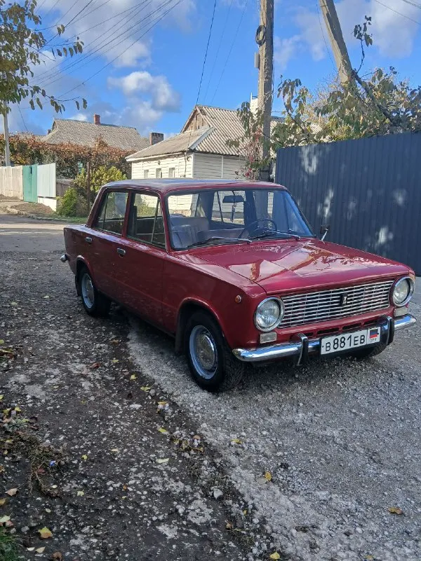 Любителям ретро классики. продам ваз 2101 в отличном состоянии. .освежалась 15 лет назад пробег 125тыс км.1972год. работает как часы сел и поехал без вложений 200тыс. руб. кому дорого в магазин за мопедами. +79497142206.п. володарское. 📲 tg: ваня 📞 звоните: +7(949)7142206 - фотография - 2