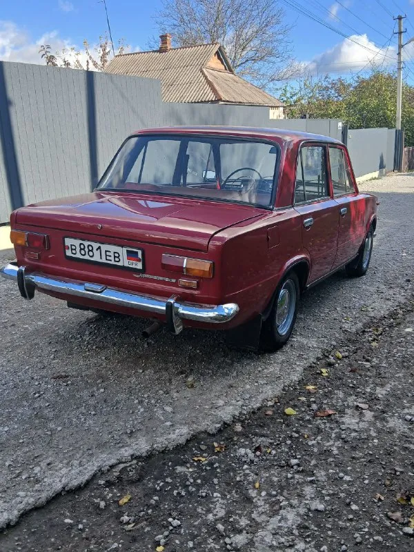 Любителям ретро классики. продам ваз 2101 в отличном состоянии. .освежалась 15 лет назад пробег 125тыс км.1972год. работает как часы сел и поехал без вложений 200тыс. руб. кому дорого в магазин за мопедами. +79497142206.п. володарское. 📲 tg: ваня 📞 звоните: +7(949)7142206 - фотография - 3