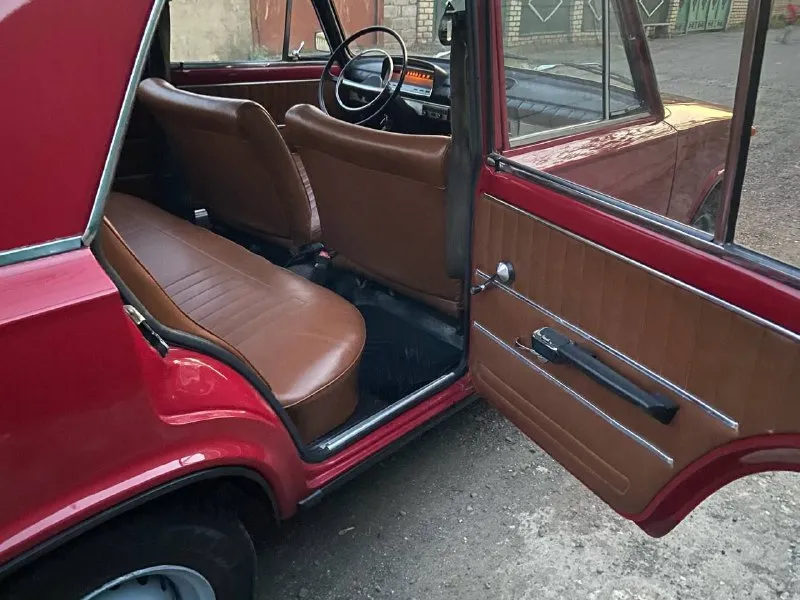 Любителям ретро классики. продам ваз 2101 в отличном состоянии. .освежалась 15 лет назад пробег 125тыс км.1972год. работает как часы сел и поехал без вложений 200тыс. руб. кому дорого в магазин за мопедами. +79497142206.п. володарское. 📲 tg: ваня 📞 звоните: +7(949)7142206 - фотография - 8