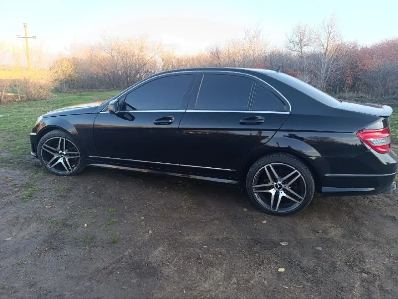 Продам обмен mercedes benz ат с класс, с 280 3.0л 4matic 7 g- tronic 231л. с, тип двигателя : бензин 3 л, привод полный, коробка передач автомат, комплектация: особая серия, пробег 152 т. км, салон из натуральной коричневой кожи, сиденья с полно й электро регулировкой, памятью и подогревами, 3 х зонный климат контроль, электро зеркала со складыванием и подогревом, руль с электроприводом и памятью с лепестками, черный потолок, музыка harman-kardon, монитор 12.3 дюймов, камеры зад перед, авто затемнение, электро шторка заднего стекла, сигнализация пандора (отслеживание на карте, полное управление всеми системами с мобильного телефона) авто покрыто керамикой, два комплекта резины на легкосплавных дисках, информация по 📱79493781634 цена 2🍋 донецк 📲 tg: великий 📞 звоните: +7(949)3781634 - фотография - 9