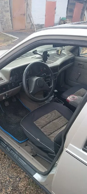 Предлагаю авто: opel кадетт е 1990 г. в. владею авто с 2017г. и являюсь 2м хозяином за все время с момента ввоза в1997г. гаражное хранение, бережное отношение, салон в идеальном состоянии, по железу все хорошо, просторный багажник. по машине делать ничего не нужно – все уже сделано до вас:- двс 1.6 (масло не ест, течей нет), примерно 3т. км назад заменил масло, фильтр, прокладку поддона и крышки клапанов. также новые б/провода и свечи. - кпп f13 (5ти ступка) примерно 7т. км назад была ревизия: замена вала 4-5 скоростей, сальников, выжимного подшипника, масла. - система впрыска топлива примерно 10т. км назад поставил новый карбюратор солекс. - тормозная система примерно 1т. км назад замена: тормозные колодки, перед блины, перед тормозные трубки, зад цилиндры, главный тормозной цилиндр, тормозная жидкость. - акб примерно 6т. км назад поставил новый. дополнительно:сигнализация «alligator», видеорегистратор и камера заднего вида «eplutus», 2а ряда птф. с авто отдам запасной 📞 звоните: +7(949)4171037 - фотография - 4