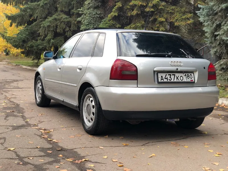 Продам audi a3 8l 1999 года. audi а3🔥 1.6 бензин кпп - автомат родной пробег 252000 км автомобиль местный, был на укр регистрации. один владелец по птс и последние 15 лет в одних руках. все работает исправно. без дтп, все стекла заводские, включая лобовое. комплектация: abs, esp, электро зеркала с подогревом. 2 подушки безопасности. круиз контроль. 4 автоматических стеклоподъемника, климат контроль заправлен, холодит и греет отлично, бортовой компьютер. электро люк. мотор работает штатно, дыма и посторонних звуков нет. 4 поколения вписано в птс. машина обслужена и без вложений, сел-поехал. документы чистые и в порядке, птс, стс, дкп все на руках. цена: 465 000₽ +79494046232 осмотр: макеевка 📞 звоните: +7(949)4046232 - фотография - 3