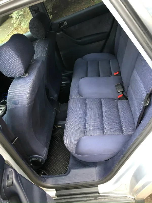 Продам audi a3 8l 1999 года. audi а3🔥 1.6 бензин кпп - автомат родной пробег 252000 км автомобиль местный, был на укр регистрации. один владелец по птс и последние 15 лет в одних руках. все работает исправно. без дтп, все стекла заводские, включая лобовое. комплектация: abs, esp, электро зеркала с подогревом. 2 подушки безопасности. круиз контроль. 4 автоматических стеклоподъемника, климат контроль заправлен, холодит и греет отлично, бортовой компьютер. электро люк. мотор работает штатно, дыма и посторонних звуков нет. 4 поколения вписано в птс. машина обслужена и без вложений, сел-поехал. документы чистые и в порядке, птс, стс, дкп все на руках. цена: 465 000₽ +79494046232 осмотр: макеевка 📞 звоните: +7(949)4046232 - фотография - 5