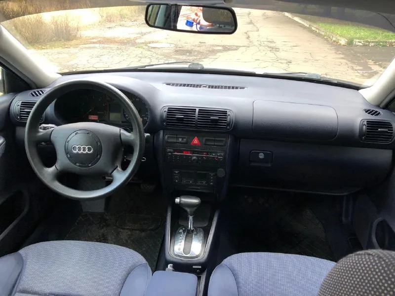 Продам audi a3 8l 1999 года. audi а3🔥 1.6 бензин кпп - автомат родной пробег 252000 км автомобиль местный, был на укр регистрации. один владелец по птс и последние 15 лет в одних руках. все работает исправно. без дтп, все стекла заводские, включая лобовое. комплектация: abs, esp, электро зеркала с подогревом. 2 подушки безопасности. круиз контроль. 4 автоматических стеклоподъемника, климат контроль заправлен, холодит и греет отлично, бортовой компьютер. электро люк. мотор работает штатно, дыма и посторонних звуков нет. 4 поколения вписано в птс. машина обслужена и без вложений, сел-поехал. документы чистые и в порядке, птс, стс, дкп все на руках. цена: 465 000₽ +79494046232 осмотр: макеевка 📞 звоните: +7(949)4046232 - фотография - 6