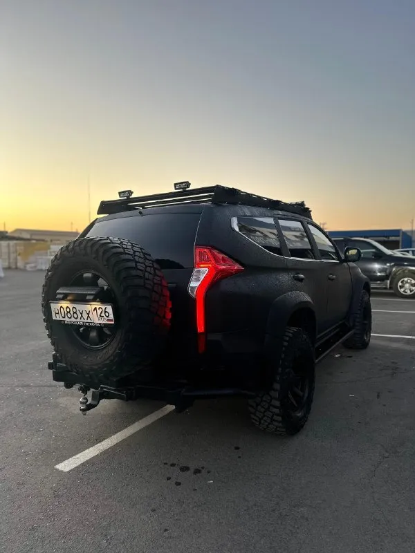 Интересует обмен на трофейный бронеавтомобиль иностранного производства или танк. вместе с машиной отдам новый комплект самого дорогого рэба griphon-10t. тел. :8999-162-69-09(телеграмм) mitsubishi pajero sport 3 год выпуска: 2016 двигатель: 3.0 бензин 209 л. с. коробка передач: пробег: 160000 км машина в максимальной комплектации и полностью подготовлена к бездорожью, а именно: - кузов, арки, полностью покрыты защитным покрытием line-x черного цвета; - антикор днища; - главные пары заменены на 4,8 (было 3,9), все блокировки; - установлен самый дорогой регулируемый лифт-комплект риф; - установлены 35 колеса bf goodrich с расширением арок; - установлен силовой задний бампер риф; - установлены силовые пороги риф; - установлен экспедиционный багажник stc с подсветкой в круг aurora; - установлена лебедка king kong; - установлен увеличенный топливный алюминиевый бак на 100 литров; - установлены дополнительные радиаторы охлаждения двигателя, и гур; - установлен до 📞 звоните: +7(999)1626909 - фотография - 4