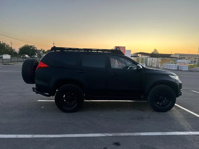 Интересует обмен на трофейный бронеавтомобиль иностранного производства или танк. вместе с машиной отдам новый комплект самого дорогого рэба griphon-10t. тел. :8999-162-69-09(телеграмм) mitsubishi pajero sport 3 год выпуска: 2016 двигатель: 3.0 бензин 209 л. с. коробка передач: пробег: 160000 км машина в максимальной комплектации и полностью подготовлена к бездорожью, а именно: - кузов, арки, полностью покрыты защитным покрытием line-x черного цвета; - антикор днища; - главные пары заменены на 4,8 (было 3,9), все блокировки; - установлен самый дорогой регулируемый лифт-комплект риф; - установлены 35 колеса bf goodrich с расширением арок; - установлен силовой задний бампер риф; - установлены силовые пороги риф; - установлен экспедиционный багажник stc с подсветкой в круг aurora; - установлена лебедка king kong; - установлен увеличенный топливный алюминиевый бак на 100 литров; - установлены дополнительные радиаторы охлаждения двигателя, и гур; - установлен до 📞 звоните: +7(999)1626909 - фотография - 6