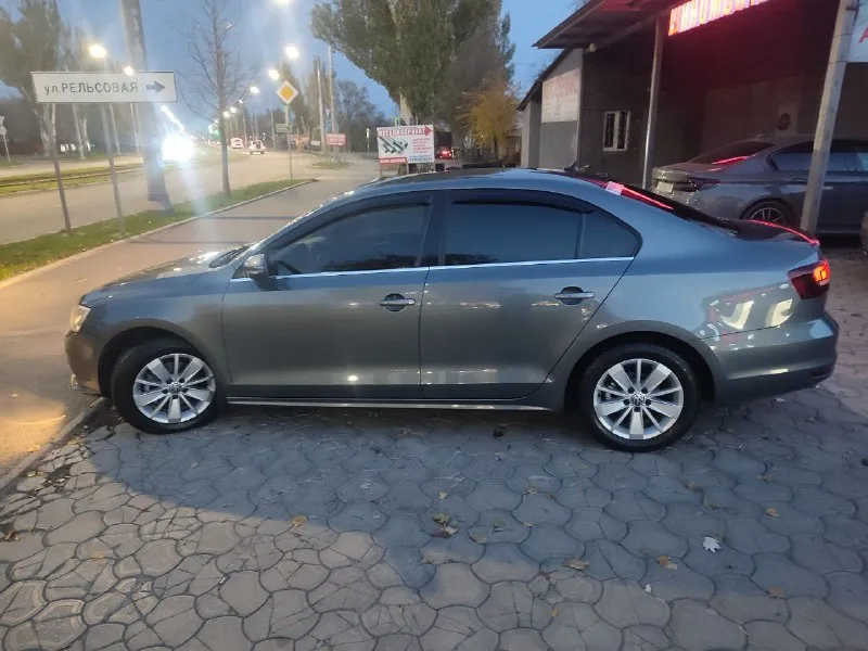 Продам свой автомобиль volkswagen джета 6 официальный европейка 2016 г объем 1.6 автомат пробег 70.000 т один хозяин собственник машина мариупольская гаражное хранения вся в заводской краски не одна деталь не снималась не красилось состояние нового авто два ключа книга т 79497244690
📲 Tg: макс
📞 Звоните: +7(949)7244690 - фотография - 1