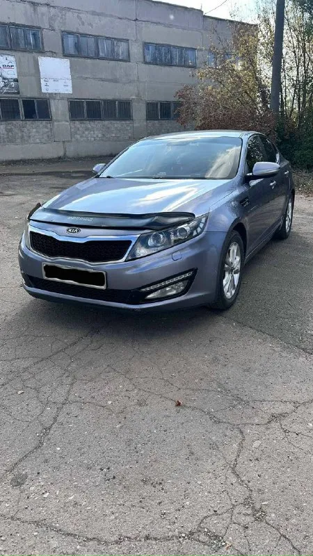 Продам kia optima! цена: 1. 100. 000р. торг у капота год: 2013г. пробег 200 тыс. км. двигатель(обычный dohc не путать с gdi ) европейка(чистый кореец) кузов в отличном состоянии(без рыжиков и вздутий) кожаный салон, сенсорная магнитола с камерой заднего вида, 4 эл. стеклоподьемника, подогрев и память сидений, двух зонный климат контроль, датчики света, дождя, круиз контроль, парктроник, подрулевые лепестки, мультируль, электро зеркала, 2 ключа, сигнализация с обратной связью. обслужена: из недавнего: заменил масло в двс и в коробке, фильтра, колодки!ходовая в отличном состоянии!переоформление без проблем. собственник, не перекуп. телефон: +7 949 3845641 📞 звоните: +7(949)3845641 - фотография - 2