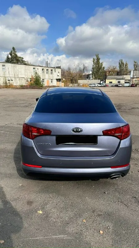 Продам kia optima! цена: 1. 100. 000р. торг у капота год: 2013г. пробег 200 тыс. км. двигатель(обычный dohc не путать с gdi ) европейка(чистый кореец) кузов в отличном состоянии(без рыжиков и вздутий) кожаный салон, сенсорная магнитола с камерой заднего вида, 4 эл. стеклоподьемника, подогрев и память сидений, двух зонный климат контроль, датчики света, дождя, круиз контроль, парктроник, подрулевые лепестки, мультируль, электро зеркала, 2 ключа, сигнализация с обратной связью. обслужена: из недавнего: заменил масло в двс и в коробке, фильтра, колодки!ходовая в отличном состоянии!переоформление без проблем. собственник, не перекуп. телефон: +7 949 3845641 📞 звоните: +7(949)3845641 - фотография - 5