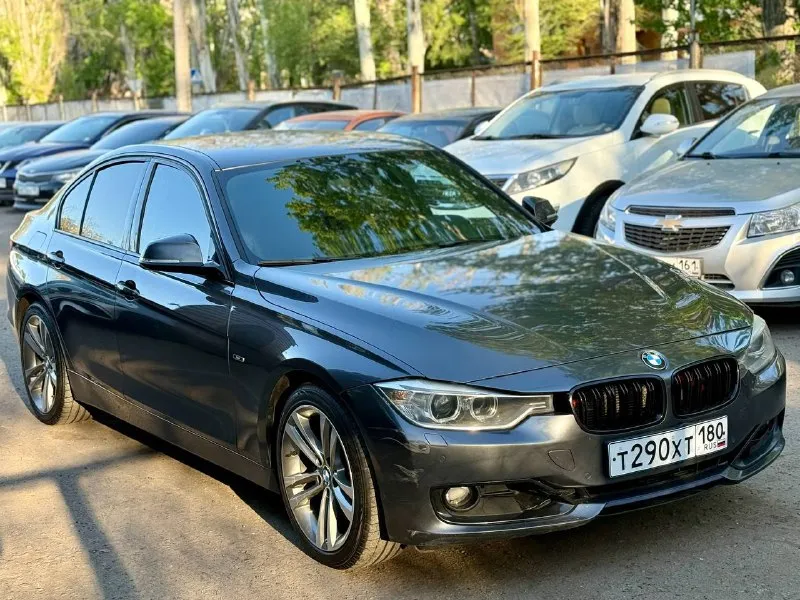 Продам: bmw f30 328i год выпуска: 2012 объем двигателя: 2.0л (245л. с.) коробка : автомат привод: задний пробег: 270 тыс. км автомобиль в отличном состоянии, на полном ходу. черный салон, черный потолок. каждая кнопка в салоне работает. в автомобиле есть абсолютно все как для комфортного передвижения, так и для проявления агрессии на дороге. цена 1,550🍋 возможна продажа в кредит. г. донецк тел +79493402371 📲 tg: даниил ворона 📞 звоните: +7(949)3402371 - фотография - 4
