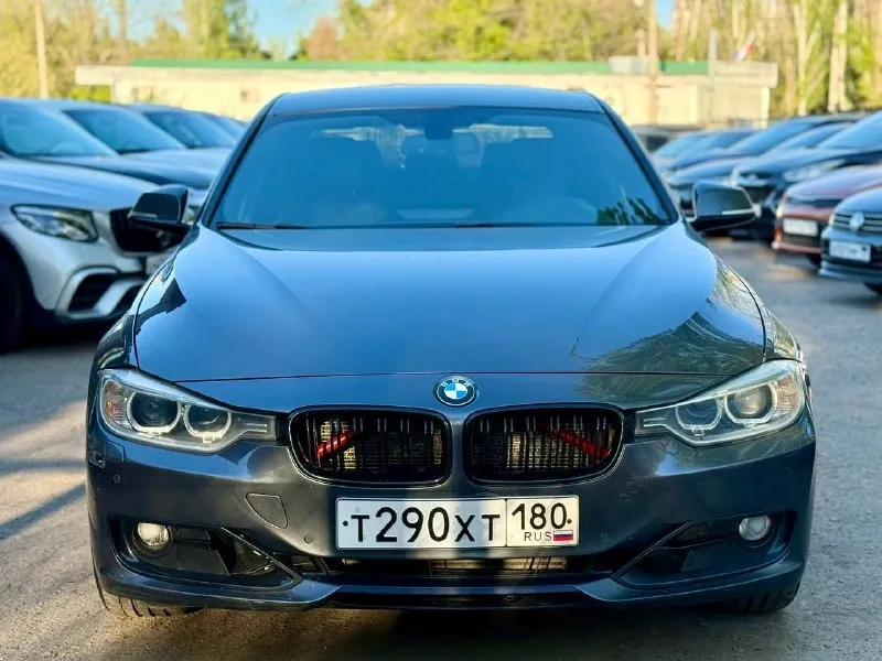 Продам: bmw f30 328i год выпуска: 2012 объем двигателя: 2.0л (245л. с.) коробка : автомат привод: задний пробег: 270 тыс. км автомобиль в отличном состоянии, на полном ходу. черный салон, черный потолок. каждая кнопка в салоне работает. в автомобиле есть абсолютно все как для комфортного передвижения, так и для проявления агрессии на дороге. цена 1,550🍋 возможна продажа в кредит. г. донецк тел +79493402371 📲 tg: даниил ворона 📞 звоните: +7(949)3402371 - фотография - 5