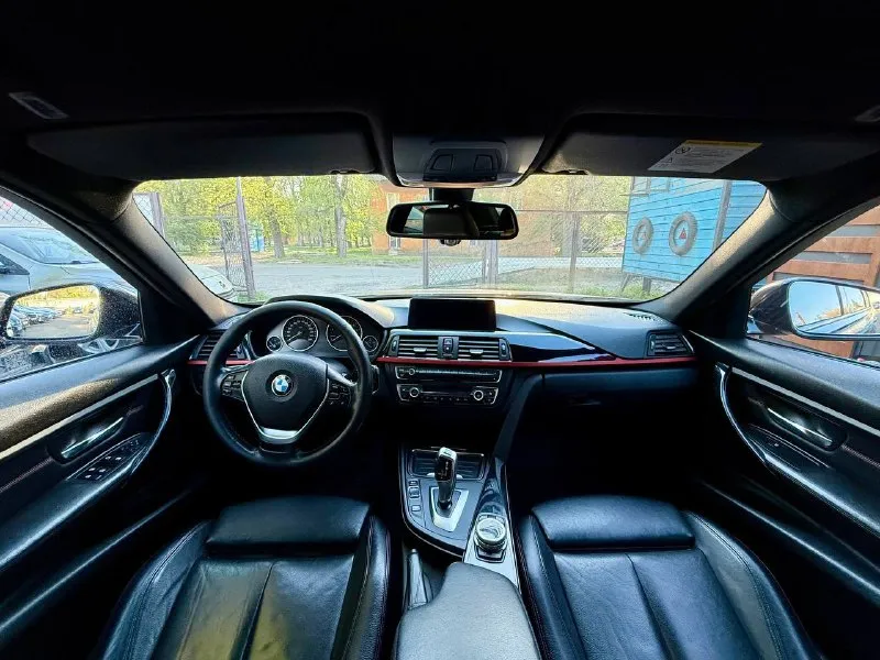 Продам: bmw f30 328i год выпуска: 2012 объем двигателя: 2.0л (245л. с.) коробка : автомат привод: задний пробег: 270 тыс. км автомобиль в отличном состоянии, на полном ходу. черный салон, черный потолок. каждая кнопка в салоне работает. в автомобиле есть абсолютно все как для комфортного передвижения, так и для проявления агрессии на дороге. цена 1,550🍋 возможна продажа в кредит. г. донецк тел +79493402371 📲 tg: даниил ворона 📞 звоните: +7(949)3402371 - фотография - 8
