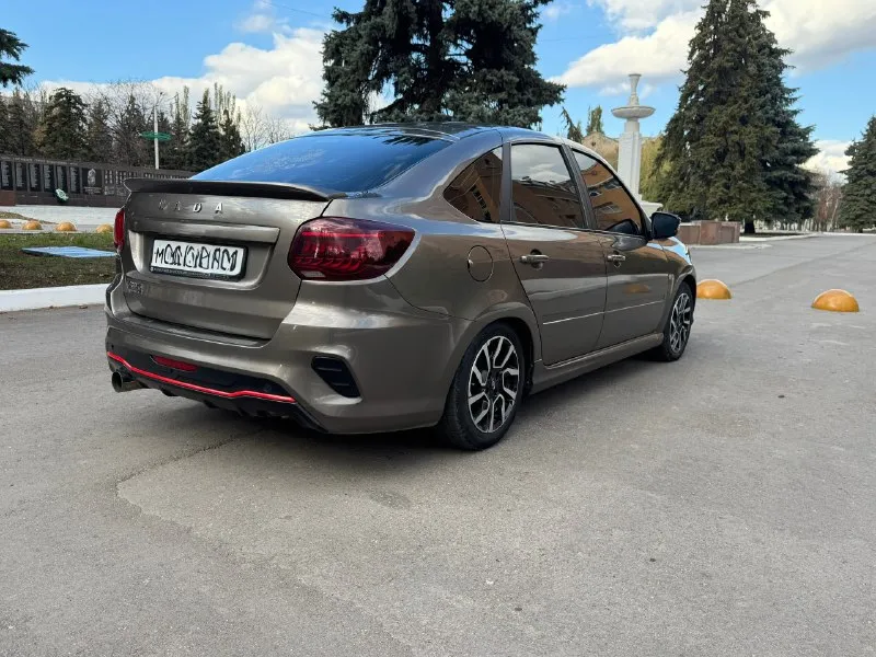 Ваз granta sport line 2024 год. 15 тысяч пробег. подогрев сидений, кондиционер, эл. регулировка зеркал, лед оптика, лед туманам, лед стопы. музыка, саб, выхлоп стингер с отстрелами. тонировка в круг. 950 тысяч рублей. стаханов +79591077350. 📞 звоните: +7(959)1077350 - фотография - 7