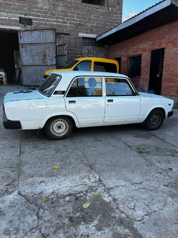 Продам 2107 дно в идеале кузов также мотор коробка без нареканий резина хорошая стоит музыка по документам порядок переоформление без проблем стоят лед лампы машина вся промовилена салон в порядке задние амортизаторы новые стоят целиндер новый газ/бенз газ в писан по электрике все работает кузов без рыжиков и вмятин цена 150000 срочно возможен пригон +79498604536 ✌🏻 📲 tg: @vop_777_77 📞 звоните: +7(949)8604536 - фотография - 1