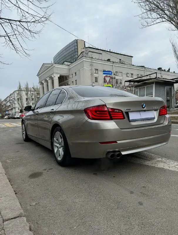 В продаже bmw 5- series 528i x- drive. - 2 литра двигатель. - год выпуска 2012 г. - бензиновый двигатель. - полный привод. - без ключ. доступ. - зимний пакет. - люк. - камера 360. кузов отполирован, покрыт керамикой. ошибки отсутствуют. оформлена на меня 2022г. осмотр в донецке. тел. +79496150394 цена 1 880 000 📲 tg: @astrarrrr111 📞 +7(949)6150394 📞 звоните: +7(949)6150394 - фотография - 3