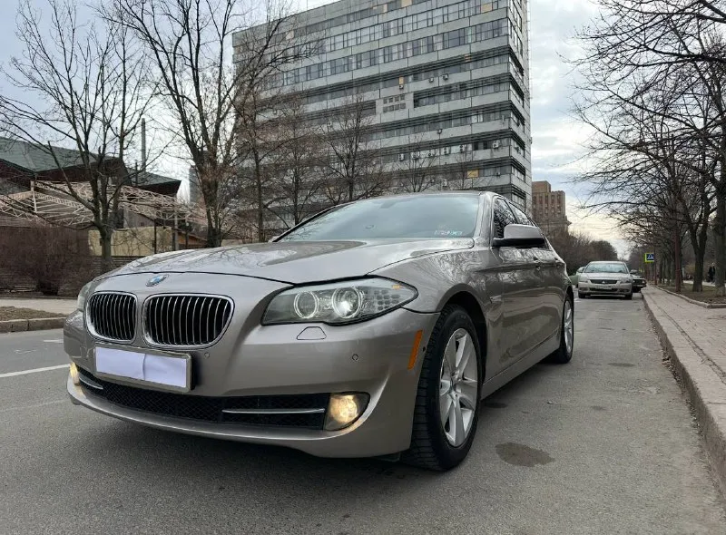 В продаже bmw 5- series 528i x- drive. - 2 литра двигатель. - год выпуска 2012 г. - бензиновый двигатель. - полный привод. - без ключ. доступ. - зимний пакет. - люк. - камера 360. кузов отполирован, покрыт керамикой. ошибки отсутствуют. оформлена на меня 2022г. осмотр в донецке. тел. +79496150394 цена 1 880 000 📲 tg: @astrarrrr111 📞 +7(949)6150394 📞 звоните: +7(949)6150394 - фотография - 4