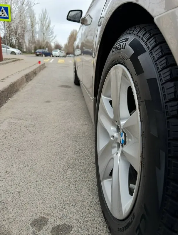 В продаже bmw 5- series 528i x- drive. - 2 литра двигатель. - год выпуска 2012 г. - бензиновый двигатель. - полный привод. - без ключ. доступ. - зимний пакет. - люк. - камера 360. кузов отполирован, покрыт керамикой. ошибки отсутствуют. оформлена на меня 2022г. осмотр в донецке. тел. +79496150394 цена 1 880 000 📲 tg: @astrarrrr111 📞 +7(949)6150394 📞 звоните: +7(949)6150394 - фотография - 7