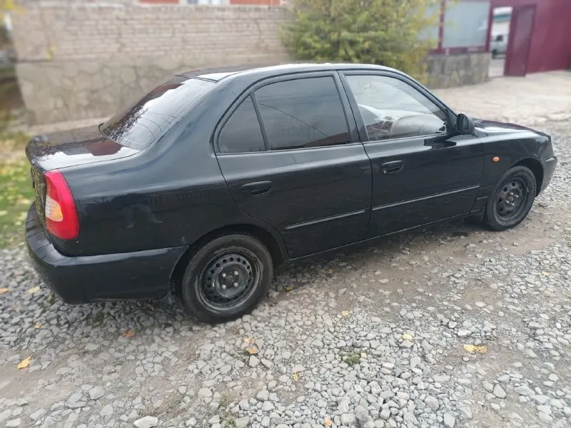 Хюндай акцент 2009 года. технически в отличном состоянии, двигатель коробка ходовая без вложений!! дно целое без гнили и ржавчины, по кузову есть мелкие недочёты на фото видно. документы в полном порядке. цена 370000 хороший торг. звоните 89612951425. - фотография - 10