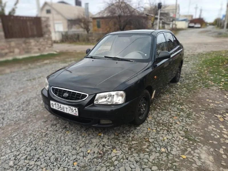 Хюндай акцент 2009 года. технически в отличном состоянии, двигатель коробка ходовая без вложений!! дно целое без гнили и ржавчины, по кузову есть мелкие недочёты на фото видно. документы в полном порядке. цена 370000 хороший торг. звоните 89612951425. - фотография - 2