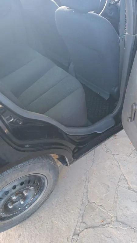 Хюндай акцент 2009 года. технически в отличном состоянии, двигатель коробка ходовая без вложений!! дно целое без гнили и ржавчины, по кузову есть мелкие недочёты на фото видно. документы в полном порядке. цена 370000 хороший торг. звоните 89612951425. - фотография - 6