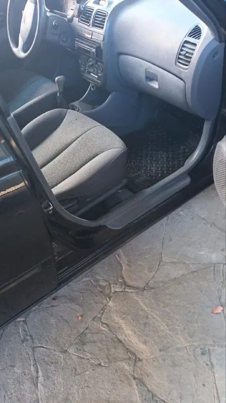 Хюндай акцент 2009 года. технически в отличном состоянии, двигатель коробка ходовая без вложений!! дно целое без гнили и ржавчины, по кузову есть мелкие недочёты на фото видно. документы в полном порядке. цена 370000 хороший торг. звоните 89612951425. - фотография - 7