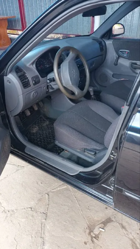 Хюндай акцент 2009 года. технически в отличном состоянии, двигатель коробка ходовая без вложений!! дно целое без гнили и ржавчины, по кузову есть мелкие недочёты на фото видно. документы в полном порядке. цена 370000 хороший торг. звоните 89612951425. - фотография - 8