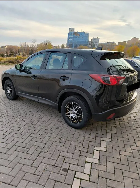 В продажа mazda cx-5 2017 года выпуска двигатель 2.0 бензин коробка автомат пробег.197тыс. км. автомобиль в идеальном состоянии, автотека зелёная абсолютно не какого вложения не требует ! двигатель работает как часики, коробка переключает мягко, плавно, без пенков и прочего, ходовая без посторонних звуков чистый и ухоженный салон, готов на любые проверки с вашей стороны ! есть все для комфортного вождения, двух зонный климат датчик света, и дождя, подогревы сидений мульти руль круиз-контроль, бортовой компьютер, камера заднего вида, адаптивные фары(поворачивают в сторону руля) спорт режим, электро -ручник, aux, bluetooth авто запуск и т. д. с документами все в порядке, продажа с полным переоформлением в мрэо 💯 г. донецк цена 1.750.₽ звоните остальное по, 📞 +79494679515 📞 звоните: +79494679515 - фотография - 5