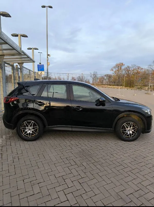 В продажа mazda cx-5 2017 года выпуска двигатель 2.0 бензин коробка автомат пробег.197тыс. км. автомобиль в идеальном состоянии, автотека зелёная абсолютно не какого вложения не требует ! двигатель работает как часики, коробка переключает мягко, плавно, без пенков и прочего, ходовая без посторонних звуков чистый и ухоженный салон, готов на любые проверки с вашей стороны ! есть все для комфортного вождения, двух зонный климат датчик света, и дождя, подогревы сидений мульти руль круиз-контроль, бортовой компьютер, камера заднего вида, адаптивные фары(поворачивают в сторону руля) спорт режим, электро -ручник, aux, bluetooth авто запуск и т. д. с документами все в порядке, продажа с полным переоформлением в мрэо 💯 г. донецк цена 1.750.₽ звоните остальное по, 📞 +79494679515 📞 звоните: +79494679515 - фотография - 6